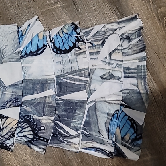 Gently Loved woman's blouse top size medium by candy Couture butterfly pattern - Picture 2 of 8